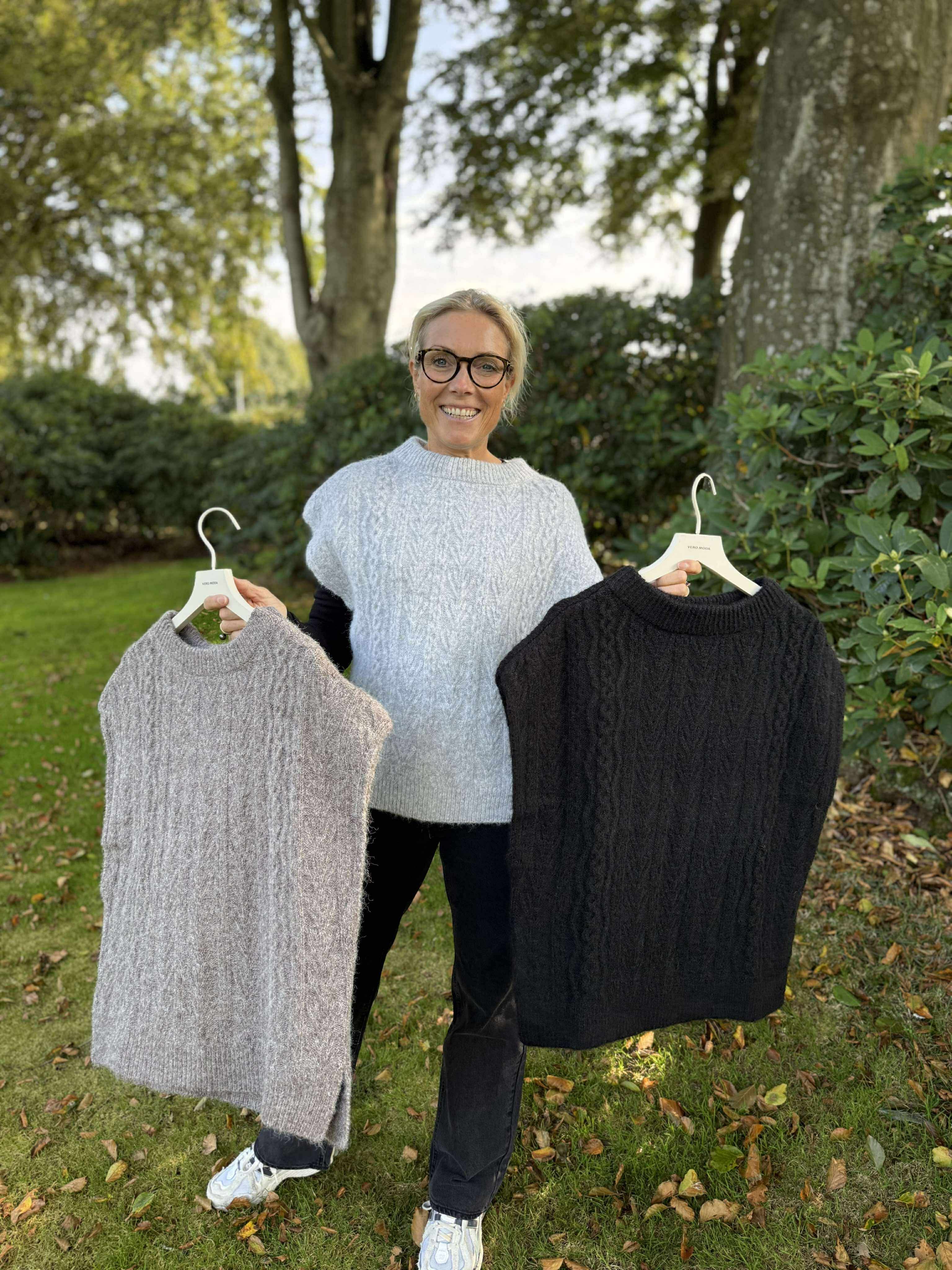 PCNOSIE Poncho - Black